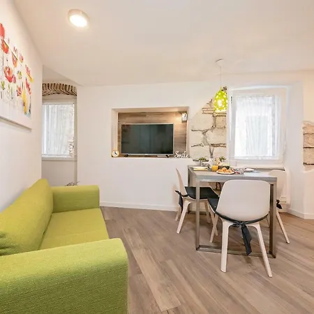 Mariva Downtown Apartment With Free Parking Rovigno Esterno foto